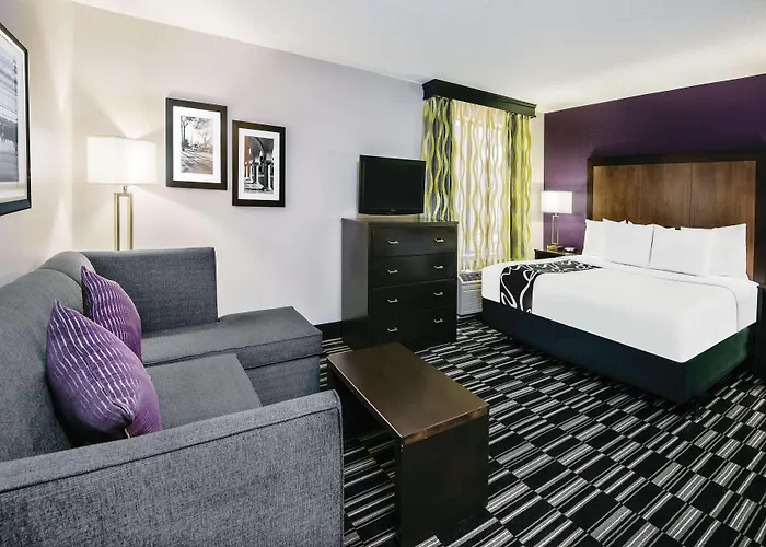 La Quinta Inn & Suites By Wyndham The Woodlands Spring