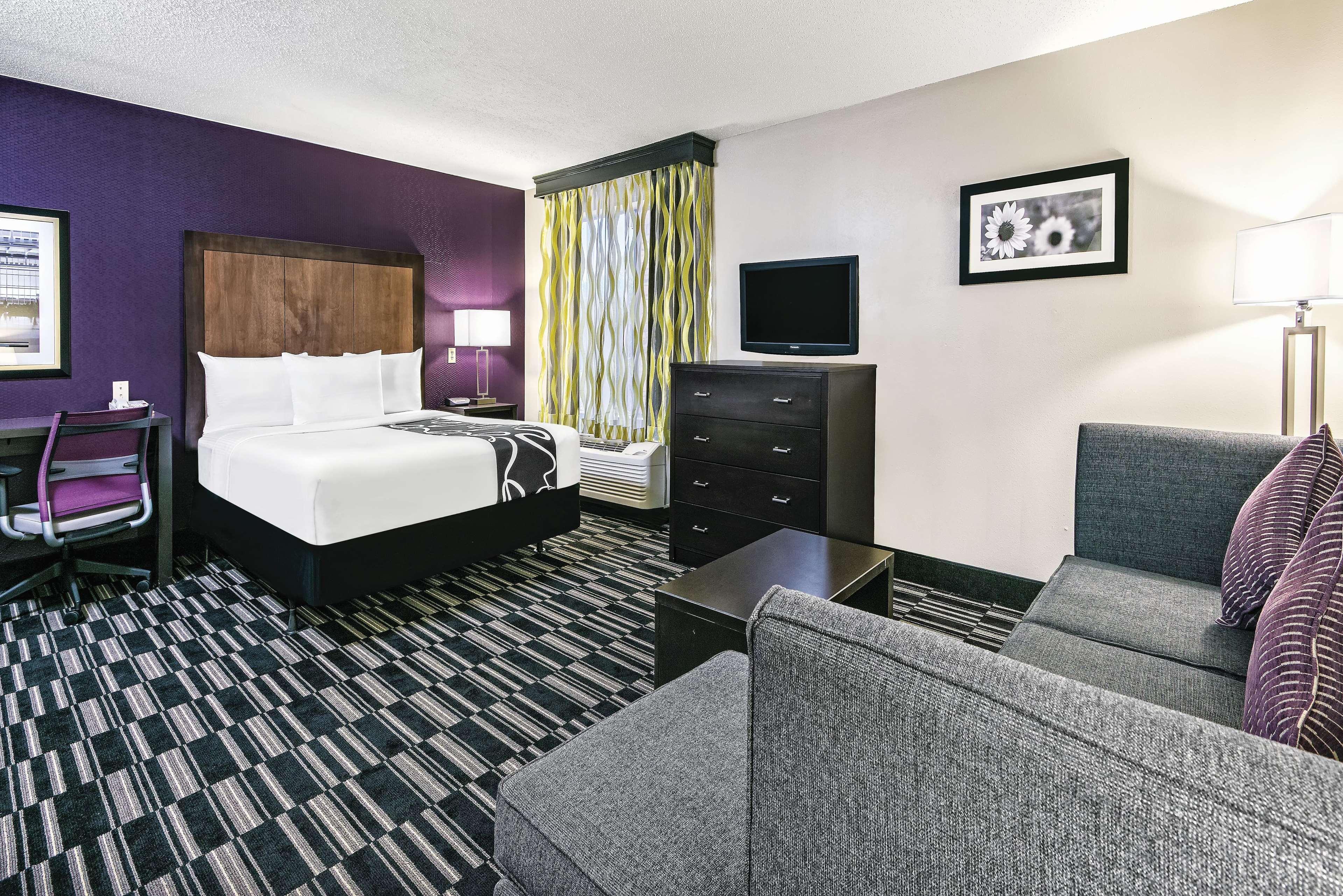 Hotel La Quinta & By Wyndham Spring 3*