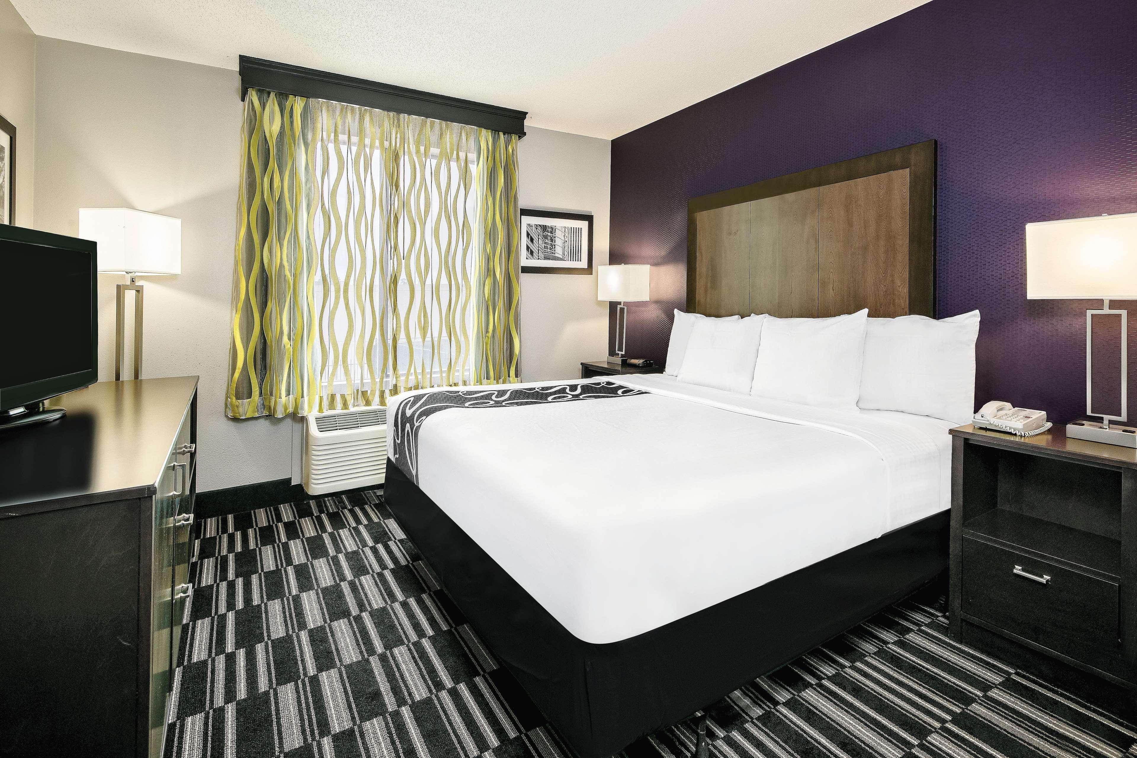 La Quinta & By Wyndham Spring Hotel 3*