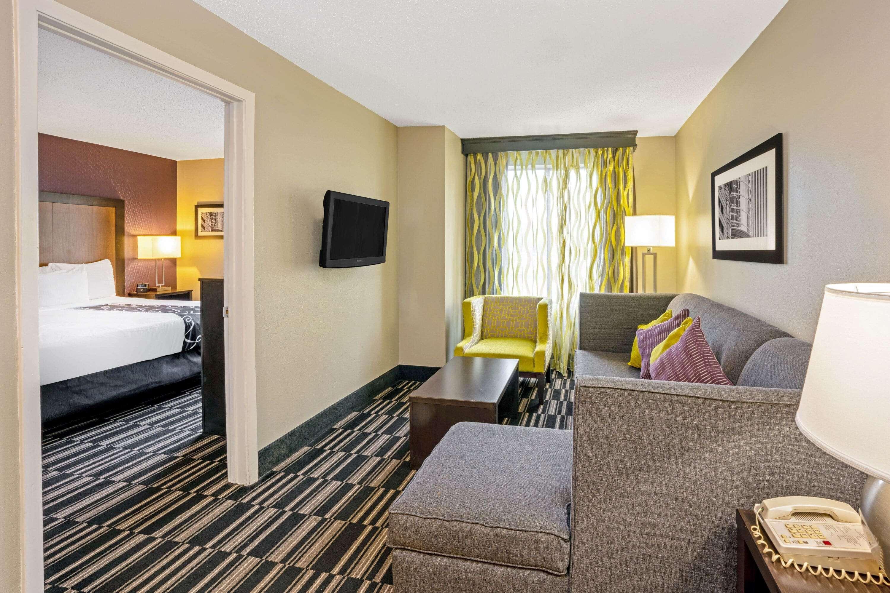 La Quinta & By Wyndham Spring Hotel 3*
