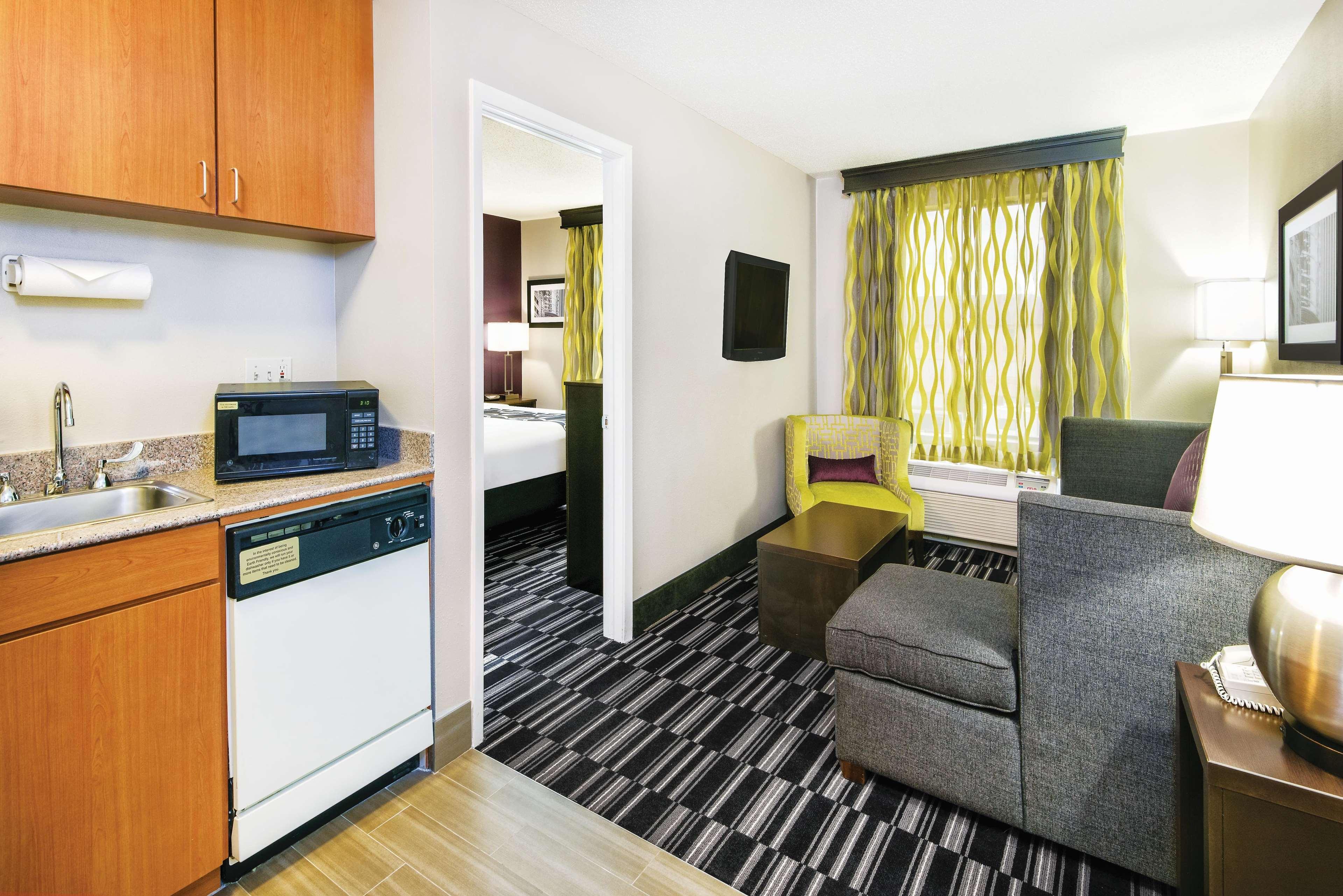 La Quinta & By Wyndham Spring The Woodlands