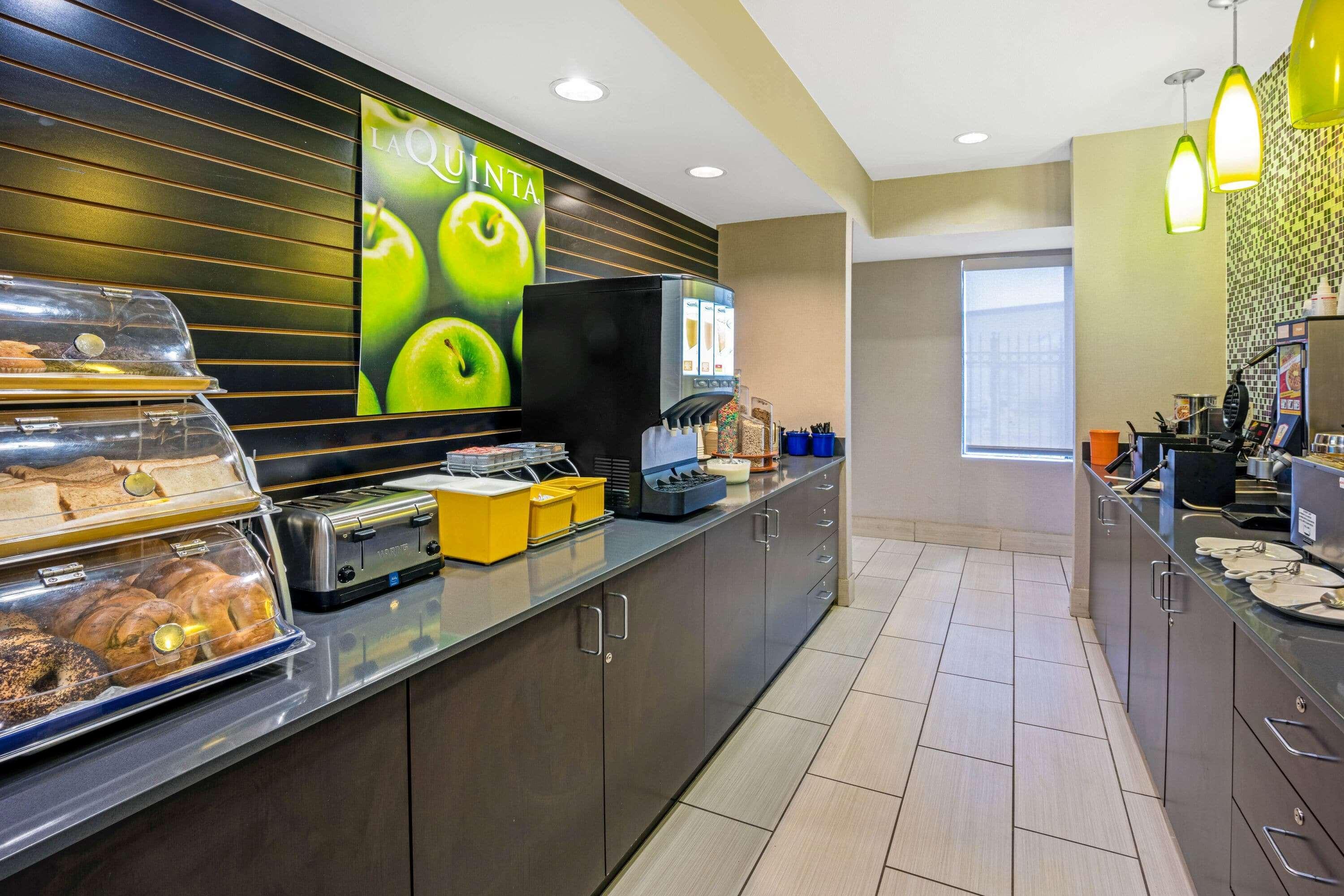 Hotel La Quinta & By Wyndham Spring