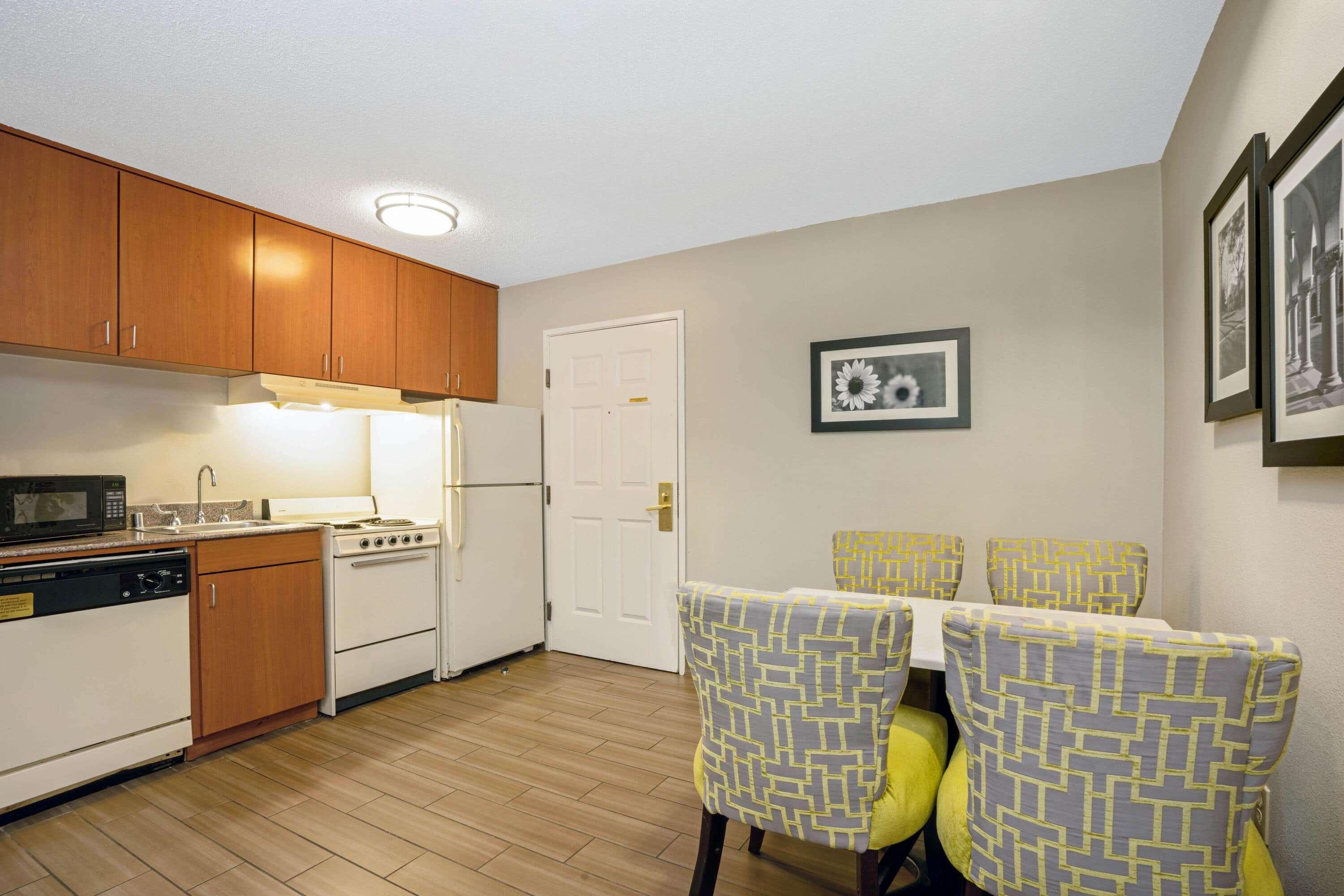 La Quinta & By Wyndham Spring Hotel