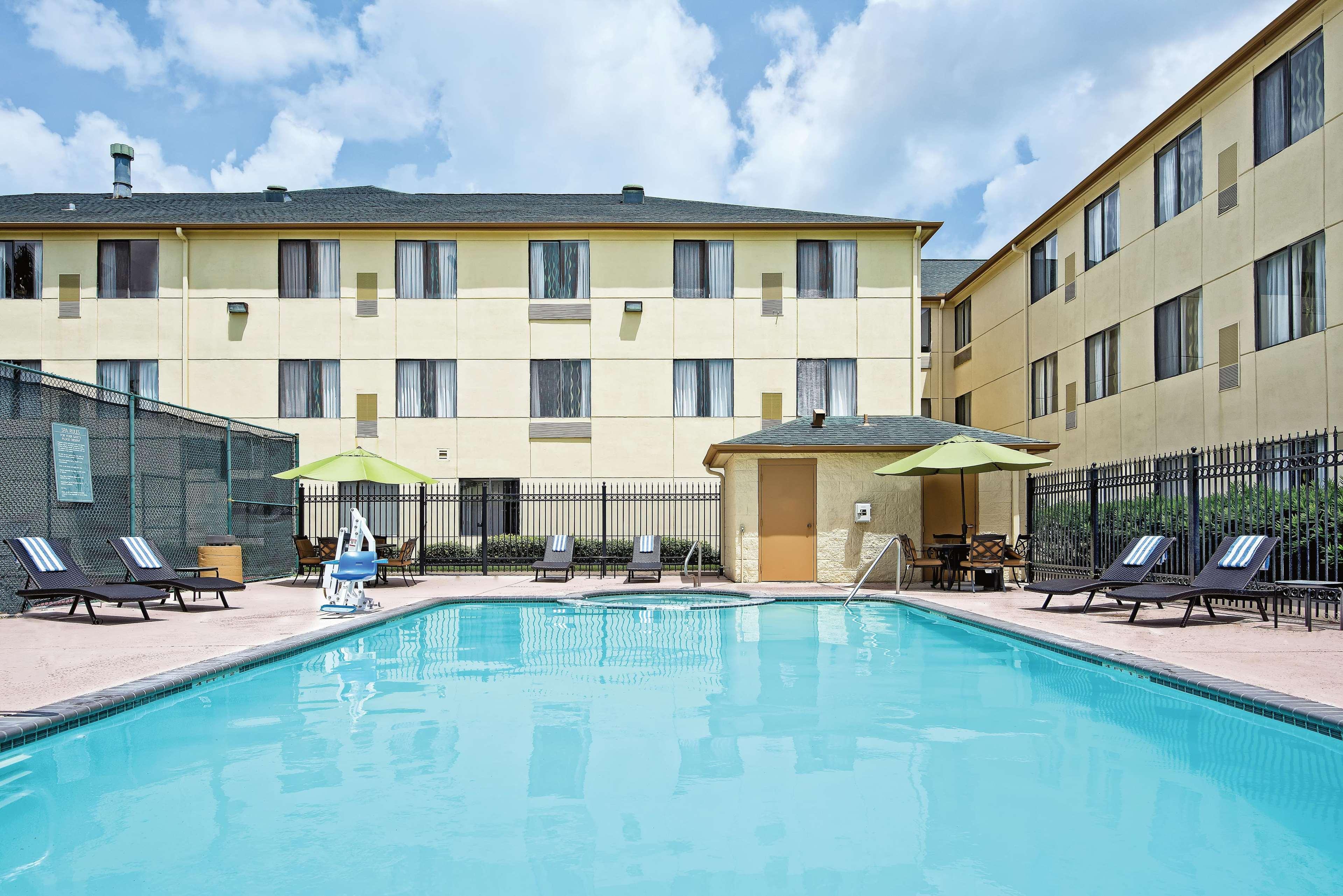 La Quinta & By Wyndham Spring Hotel