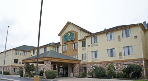 La Quinta & By Wyndham Spring Hotel